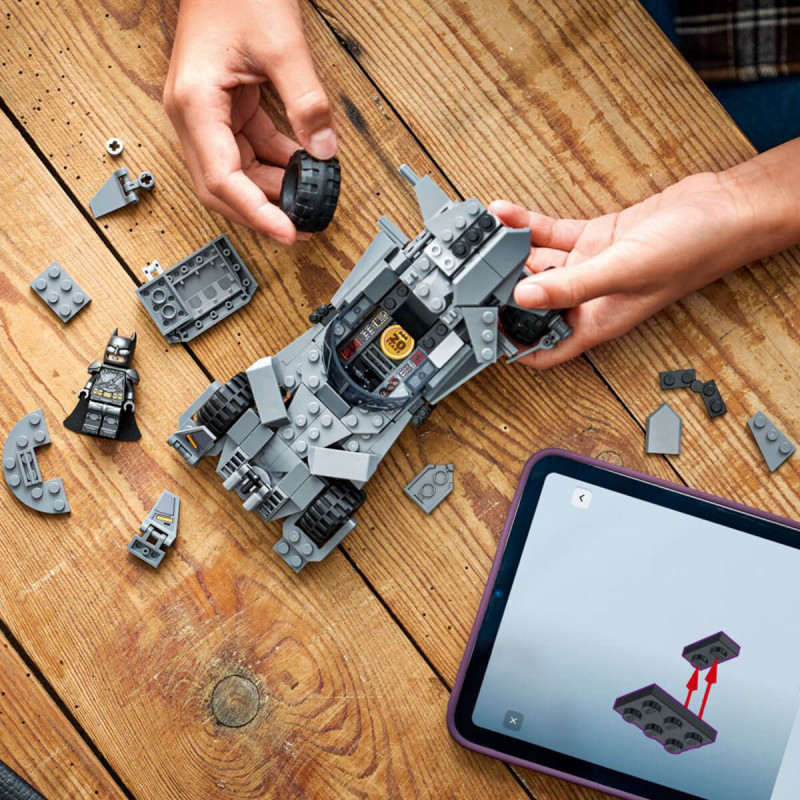 LEGO Super Heroes 76331 Batman proti Supermanu Batmobile