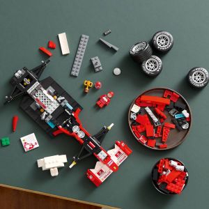 LEGO Icons 11375 Ferrari F2004 in Michael Schumacher