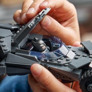 LEGO Super Heroes 76331 Batman proti Supermanu Batmobile