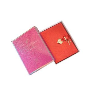 Spominska knjiga s ključem, Victoria s Journals, Hush Hush, rdeča